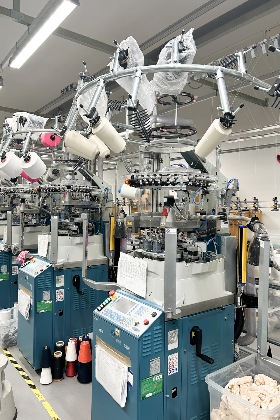 Máquinas de produção de meias, em fotografia fornecida e aprovada pelo cliente